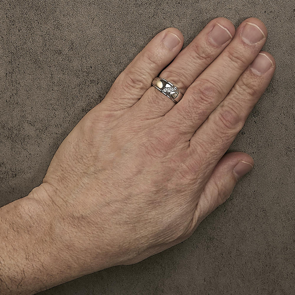 Men's .925 Sterling Silver 1/6 Cttw 3 Stone Diamond Band Ring (H-I Color, I1-I2 Clarity)