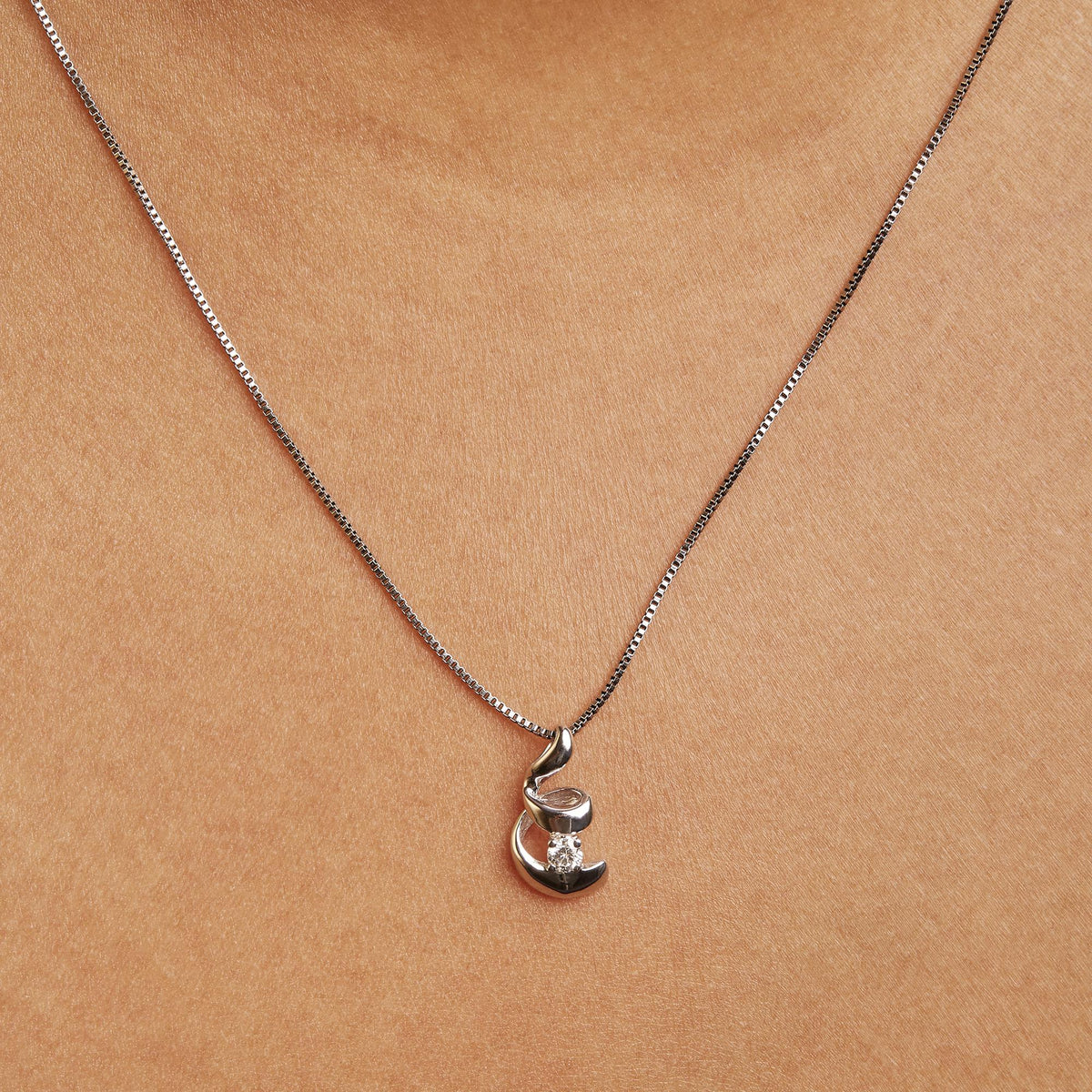 10K White Gold 1/10 Cttw Diamond Solitaire Spiral 18" Pendant Necklace (I-J Color, I2-I3 Clarity)