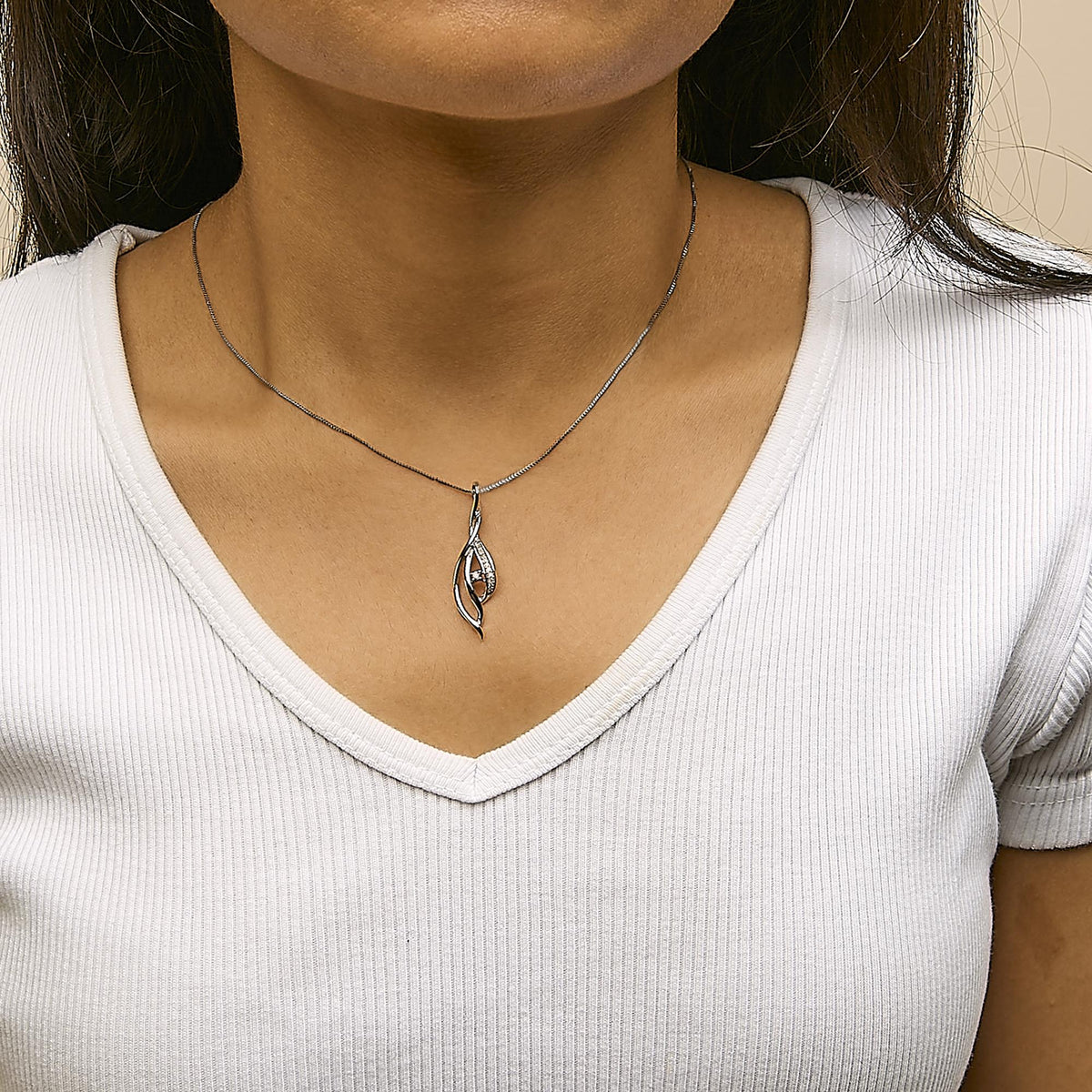 Espira 10K White Gold Round Diamond Accented Open Cascade Twist 18" Pendant Necklace (1/10 Cttw, J-K Color, I1-I2 Clarity)