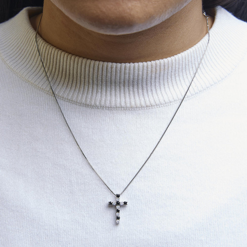 .925 Sterling Silver 1/2 Cttw Alternating Black and White Diamond Cross Pendant Necklace  (Treated Black and H-I Color, I3 Clarity) - 18"