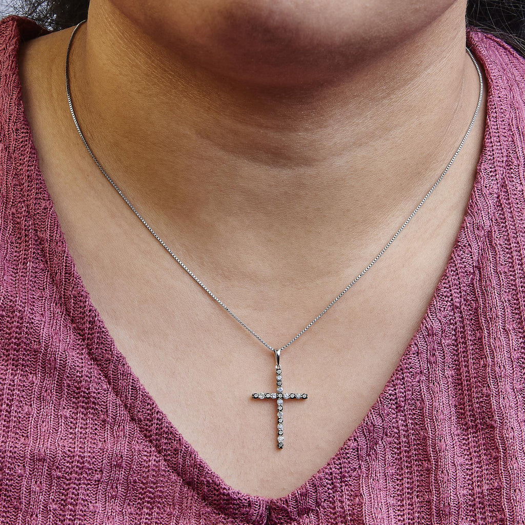 .925 Sterling Silver 1/2 Cttw Alternating Black and White Diamond Cross Pendant Necklace (H-I Color, I2-I3 Clarity) - 18" Inches